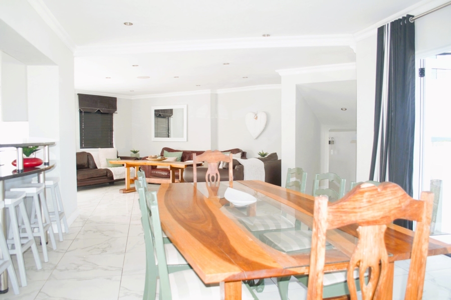 6 Bedroom Property for Sale in Perlemoenbaai Western Cape